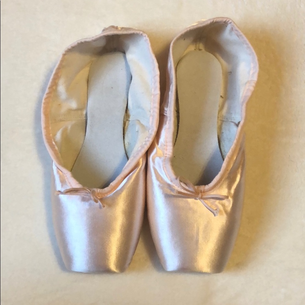 Brand new Suffolk pointe shoes (single X)